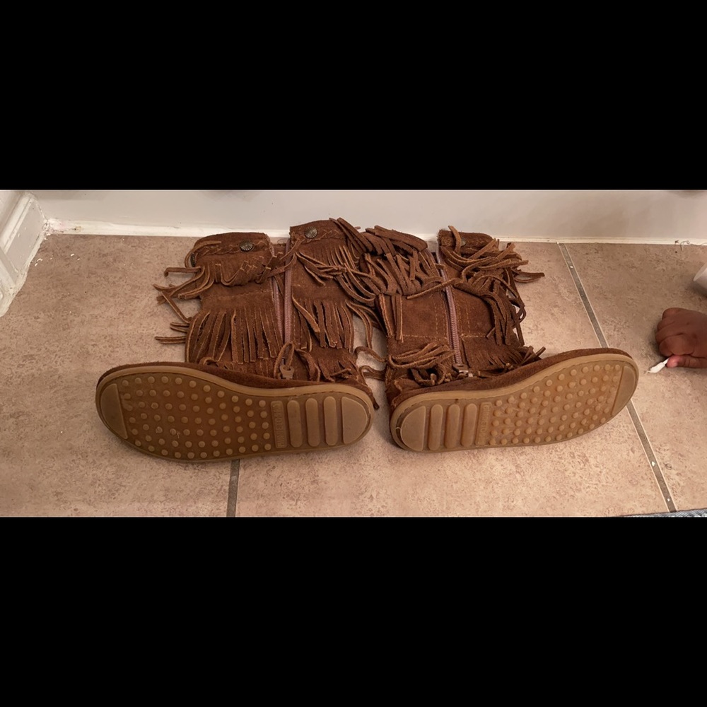 Girls size 13 Minnetonka boots